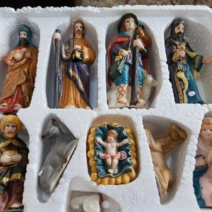 porcelain nativity set 11 pieces set brand new.with stand
